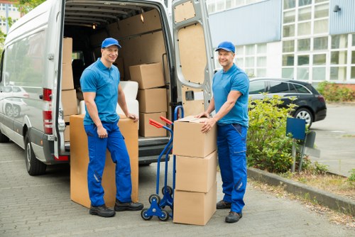 Packing and transport support for same day removals in Cowley